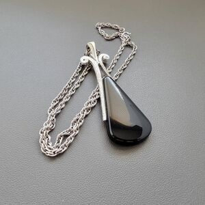 Avon Art Deco Revival Black Teardrop Pendant Necklace – Dramatic Silver Scroll